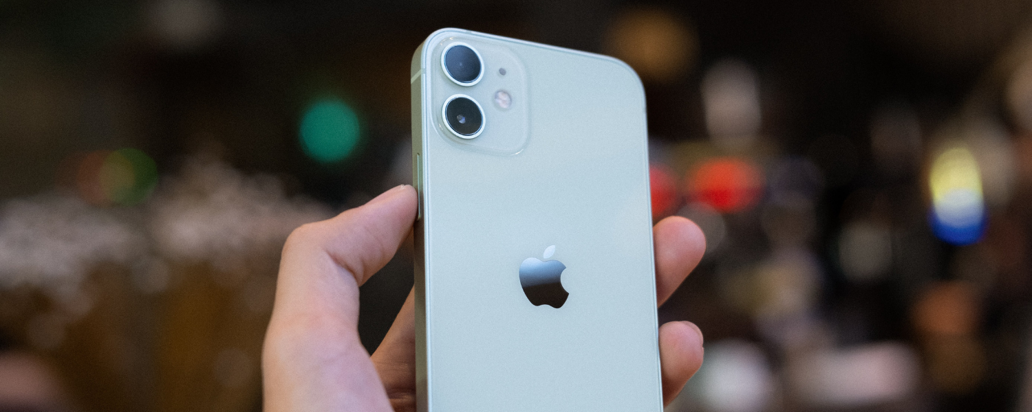 iPhone 12 mini VS iPhone SE 2020